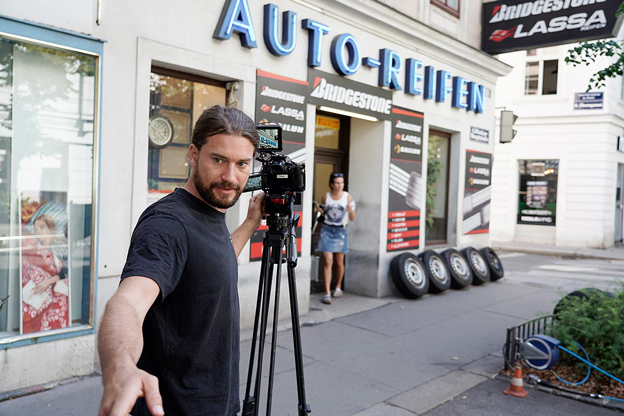 Graf-und-Freys-Geschaefte-mit-Geschichte-Waren-aller-Art-in-Wien-Autoreifen-Milcic